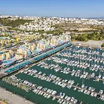 Marina Breeze With Pool - 900m From The Apartment