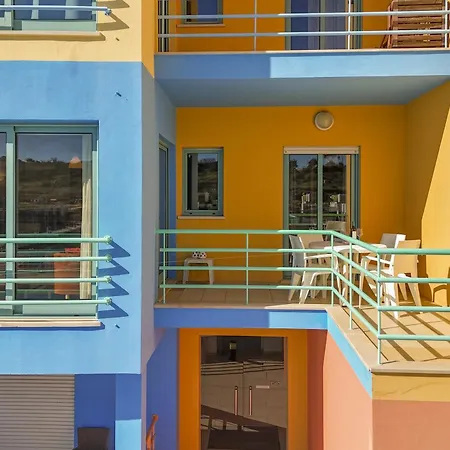 Marina Breeze With Pool - 900m From The