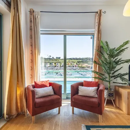 Marina Breeze With Pool - 900m From The *