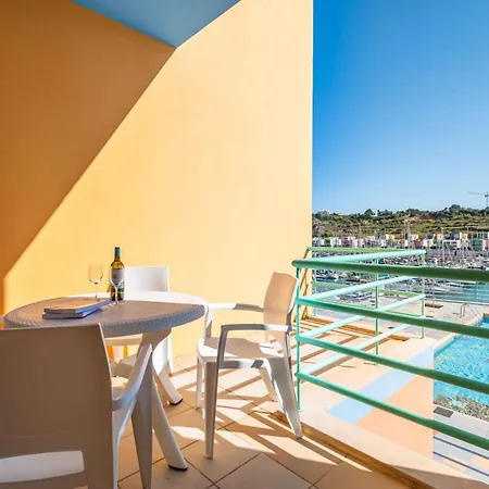 Marina Breeze With Pool - 900m From The