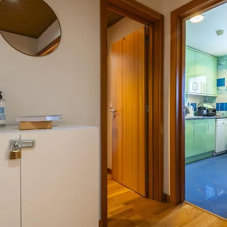 Marina Breeze With Pool - 900m From The Apartment *
