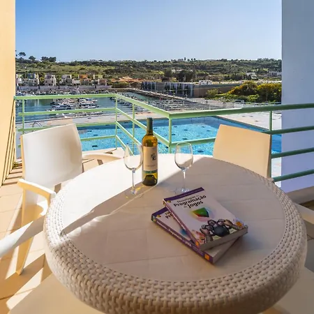 Marina Breeze With Pool - 900m From The Apartment *