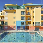 Marina Breeze With Pool - 900m From The Appartement