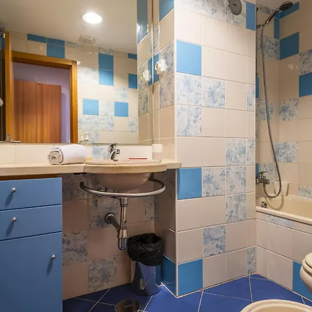 Marina Breeze With Pool - 900m From The Апартаменты