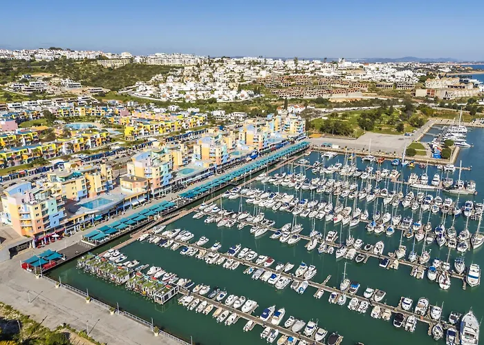 Marina Breeze With Pool - 900m From The Apartament