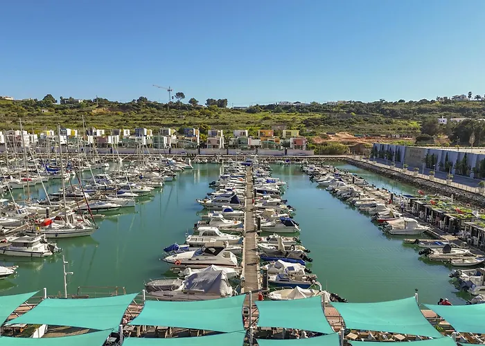 Marina Breeze With Pool - 900m From The Apartament *