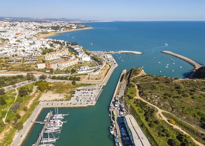 Marina Breeze With Pool - 900m From The Apartament