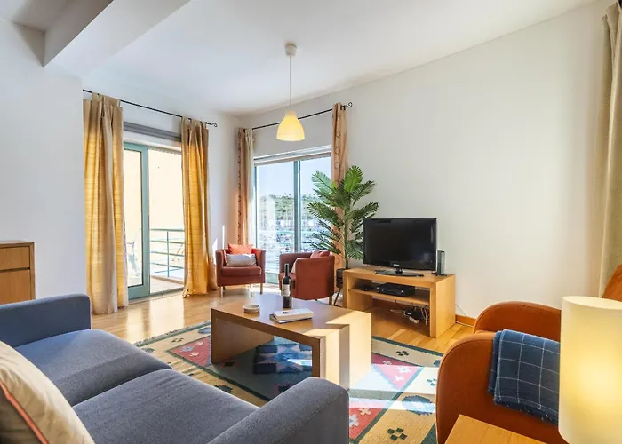 Marina Breeze With Pool - 900m From The *