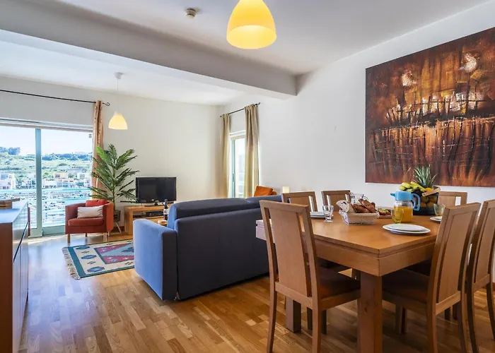 Marina Breeze With Pool - 900m From The