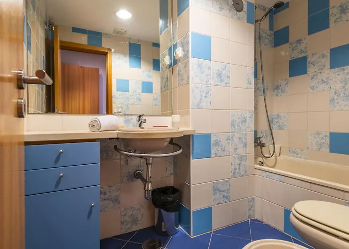 Marina Breeze With Pool - 900m From The Apartament