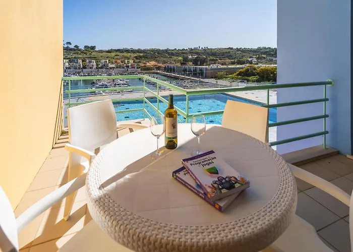 Marina Breeze With Pool - 900m From The Apartament *
