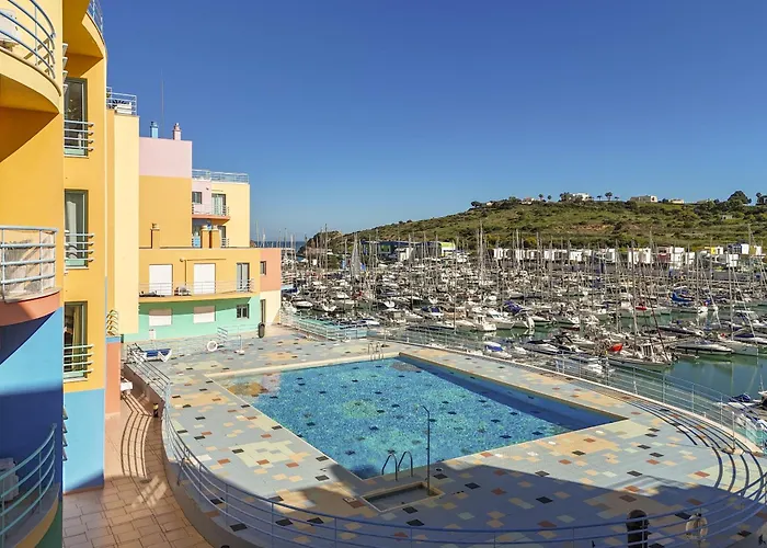Marina Breeze With Pool - 900m From The Albufeira