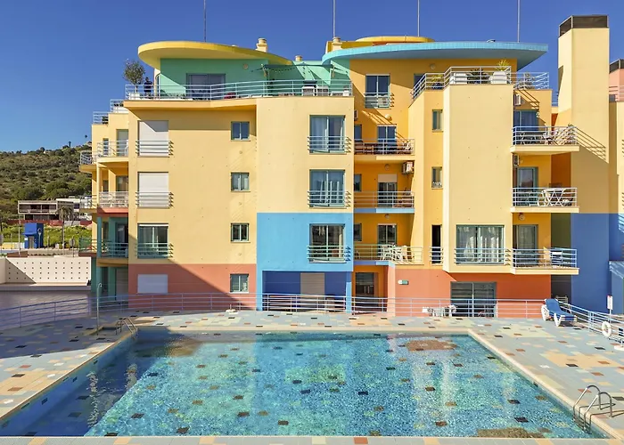 Marina Breeze With Pool - 900m From The Apartament